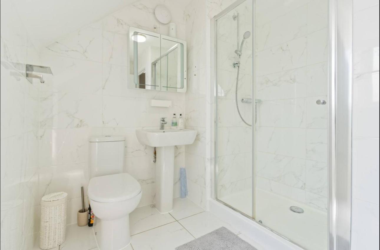 Holiday home Luxury 5 Bed House With Hot Tub Nr Village *