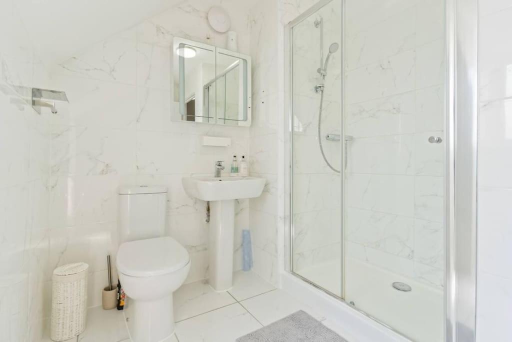 Luxury 5 Bed House With Hot Tub Nr Village Holiday home