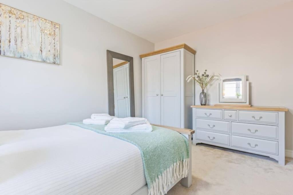 Luxury 5 Bed House With Hot Tub Nr Village Bicester