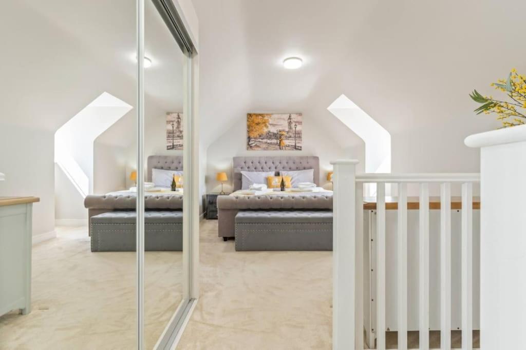 Luxury 5 Bed House With Hot Tub Nr Village Holiday home *