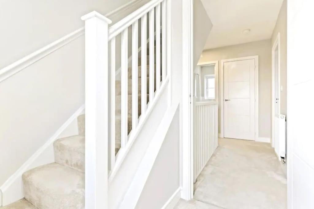 Luxury 5 Bed House With Hot Tub Nr Village Holiday home