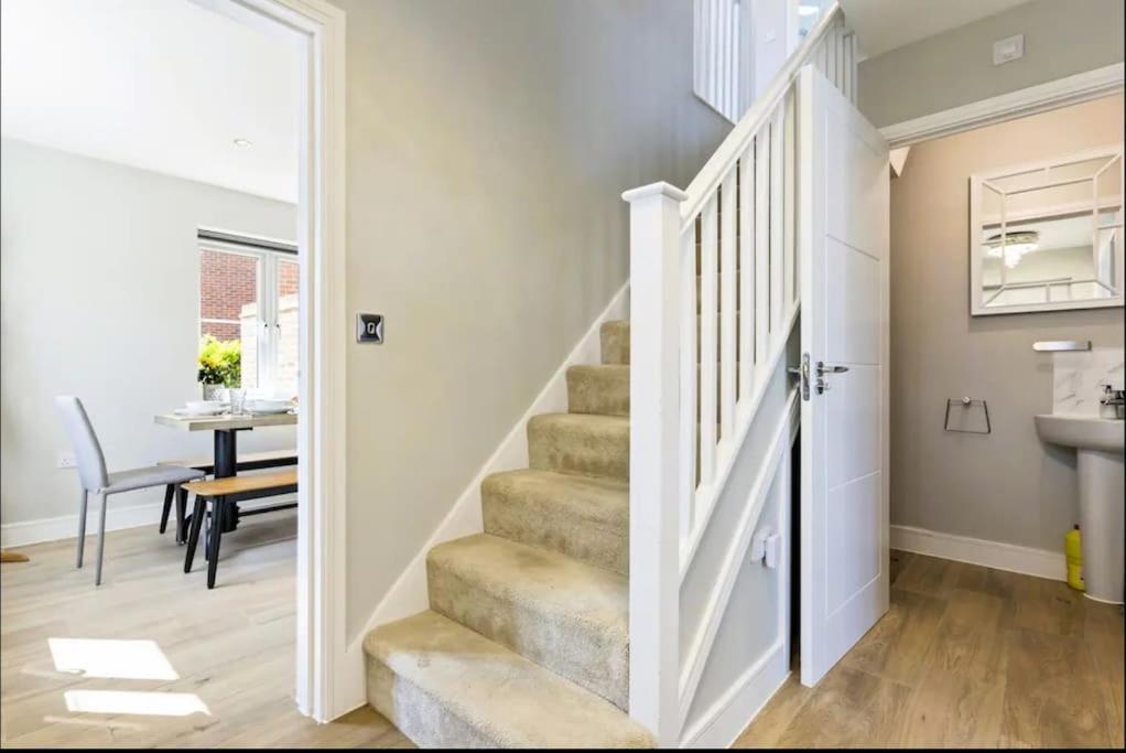 Holiday home Luxury 5 Bed House With Hot Tub Nr Village Bicester