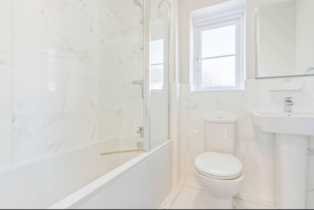 Luxury 5 Bed House With Hot Tub Nr Village *