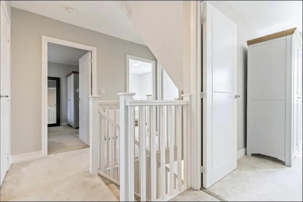 Luxury 5 Bed House With Hot Tub Nr Village Holiday home Bicester