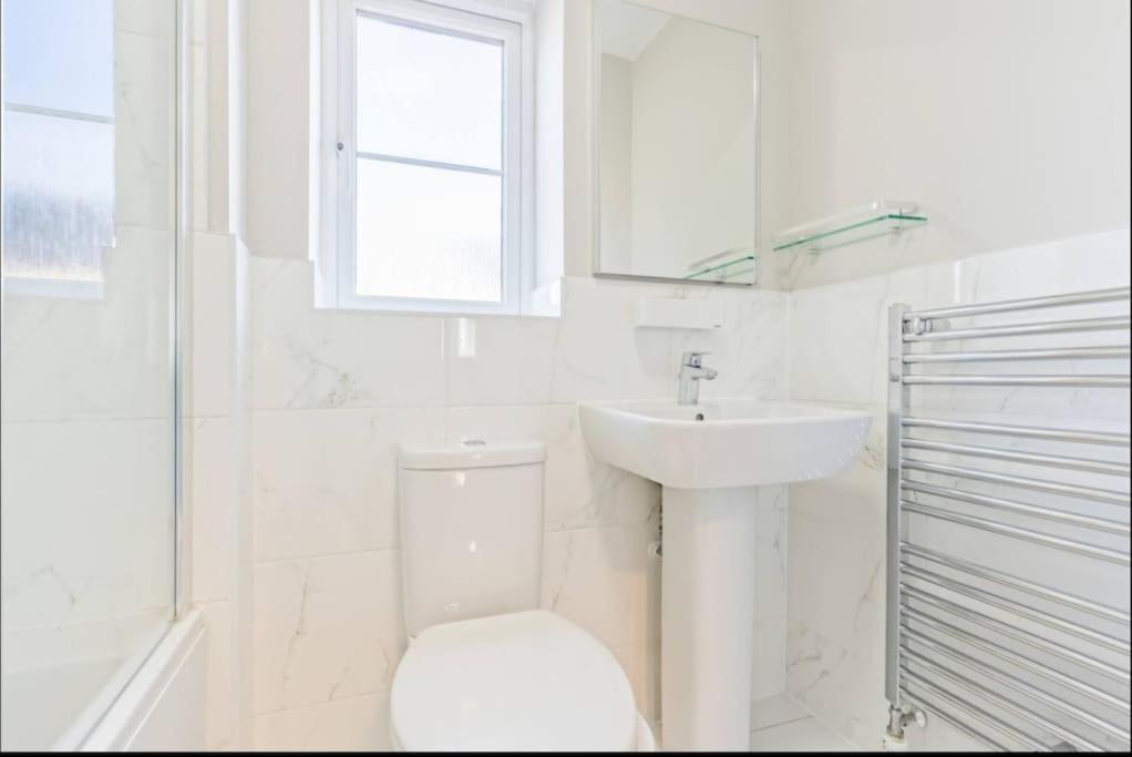 Luxury 5 Bed House With Hot Tub Nr Village *