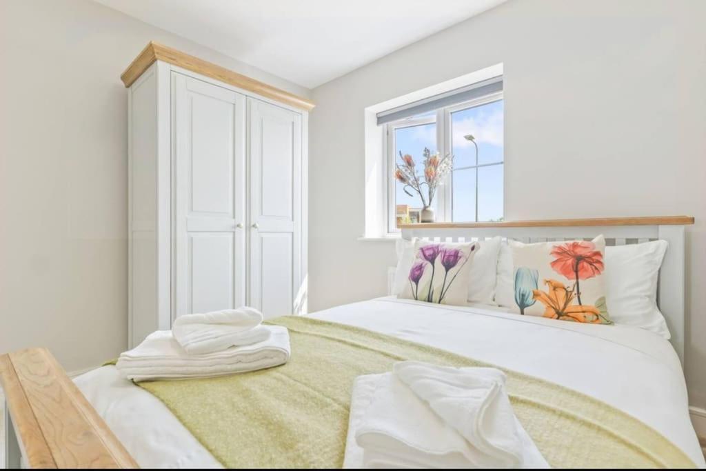 Luxury 5 Bed House With Hot Tub Nr Village Holiday home Bicester