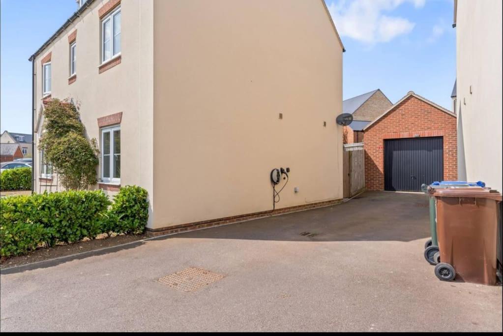 Luxury 5 Bed House With Hot Tub Nr Village Holiday home *