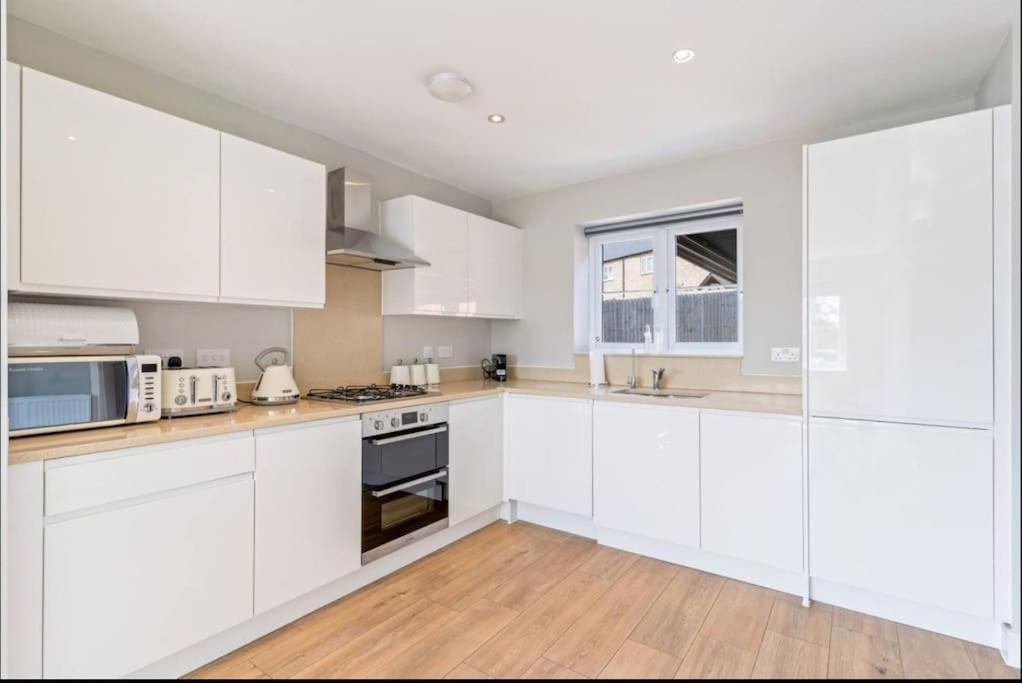 Luxury 5 Bed House With Hot Tub Nr Village Bicester