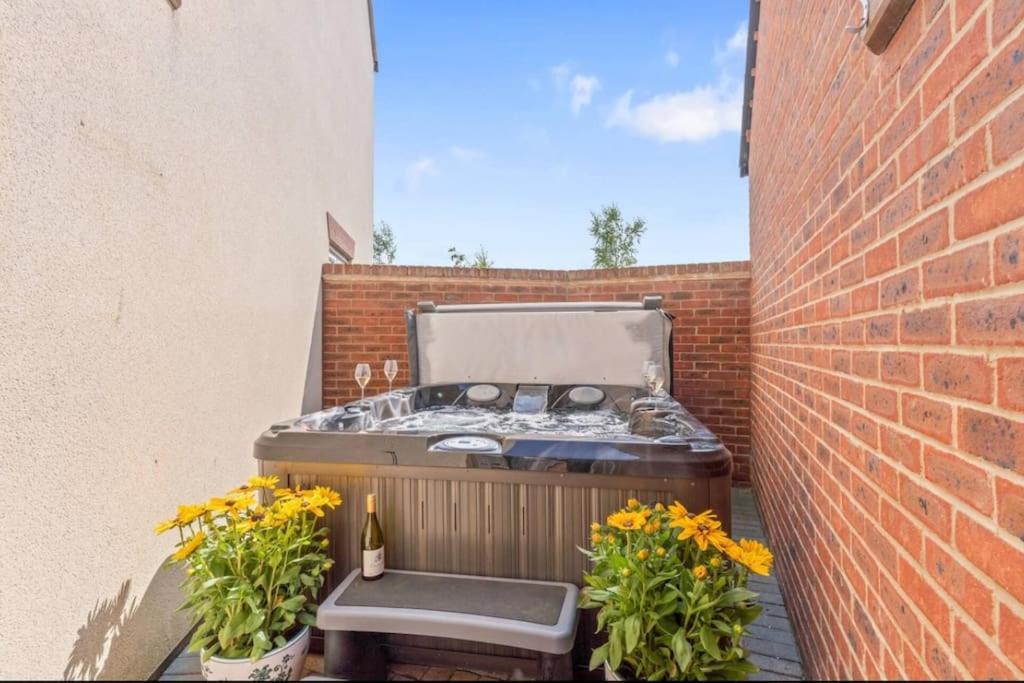 Luxury 5 Bed House With Hot Tub Nr Village