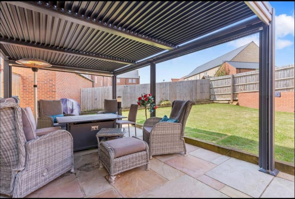 Luxury 5 Bed House With Hot Tub Nr Village Holiday home Bicester