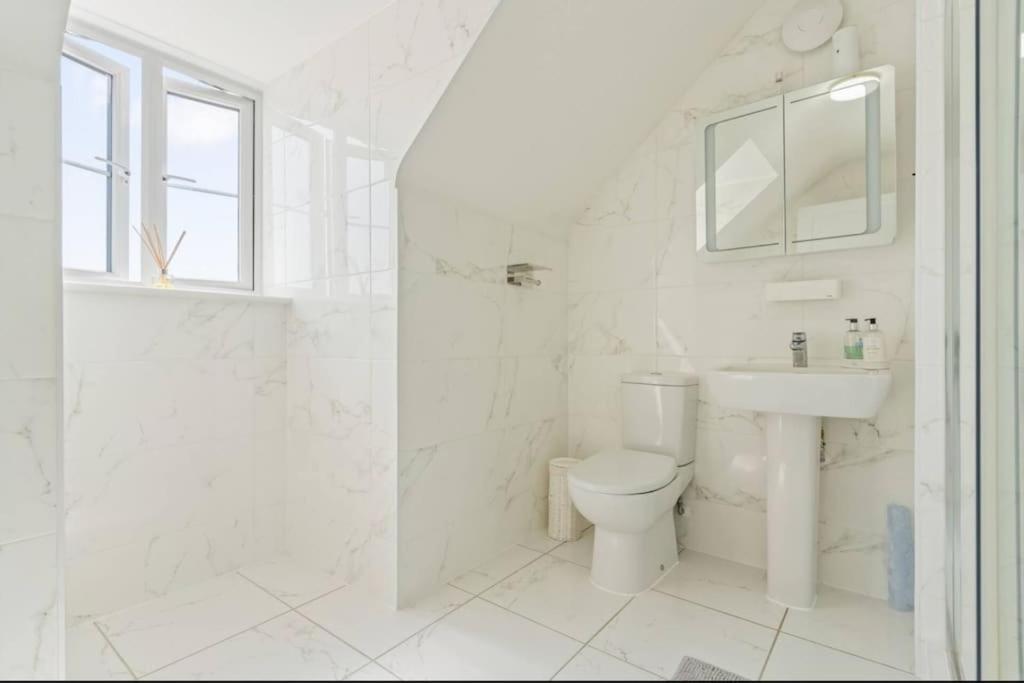 Holiday home Luxury 5 Bed House With Hot Tub Nr Village Bicester
