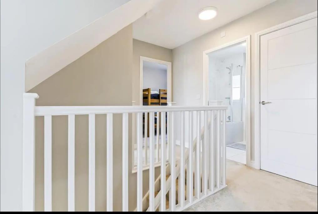 Luxury 5 Bed House With Hot Tub Nr Village Holiday home *