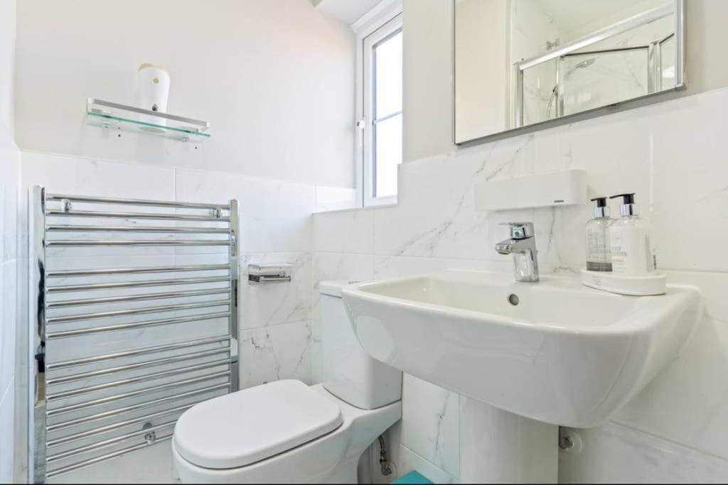 Luxury 5 Bed House With Hot Tub Nr Village Bicester