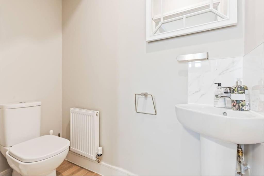 Luxury 5 Bed House With Hot Tub Nr Village